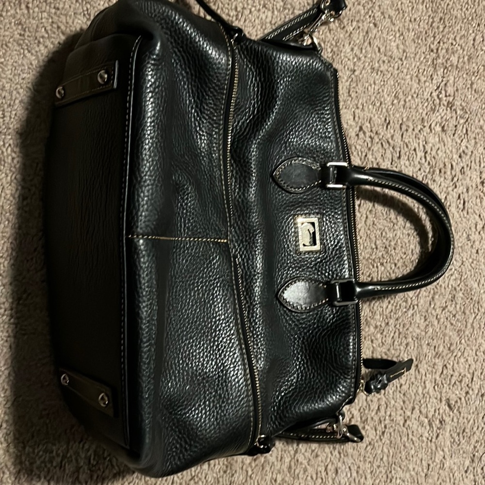 A must have Dooney & Bourke purse!